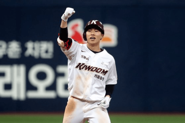 Hyeseong Kim Responds to Questions About Why He Selected the Dodgers Over Larger Offers From Other Teams in Just Four Words