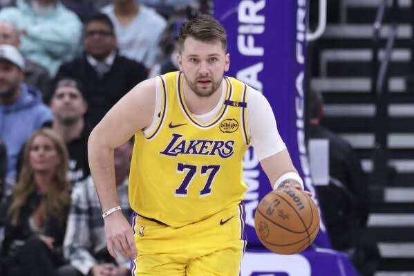 Luka Dončić is not anticipated to be subject to a minutes restriction following the Hornets game, according to JJ Redick.