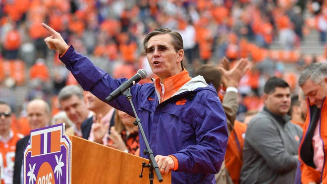 Clemson tigers football announcer, announces his Retirement due to his