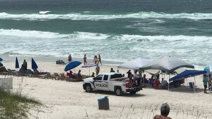 Deadly rip currents at Panama City Beach necessitate 40 water rescues.
