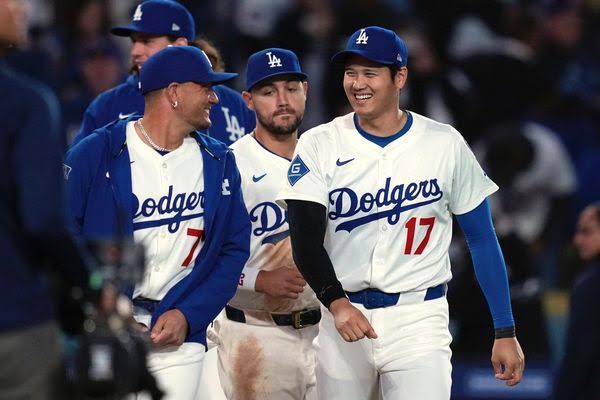 Following the birth of his daughter, Dave Roberts makes fun of Shohei Ohtani’s “Dad Strength.”