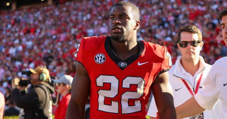 Branson Robinson, a running back for the Georgia Bulldogs, has announced his transfer destination.