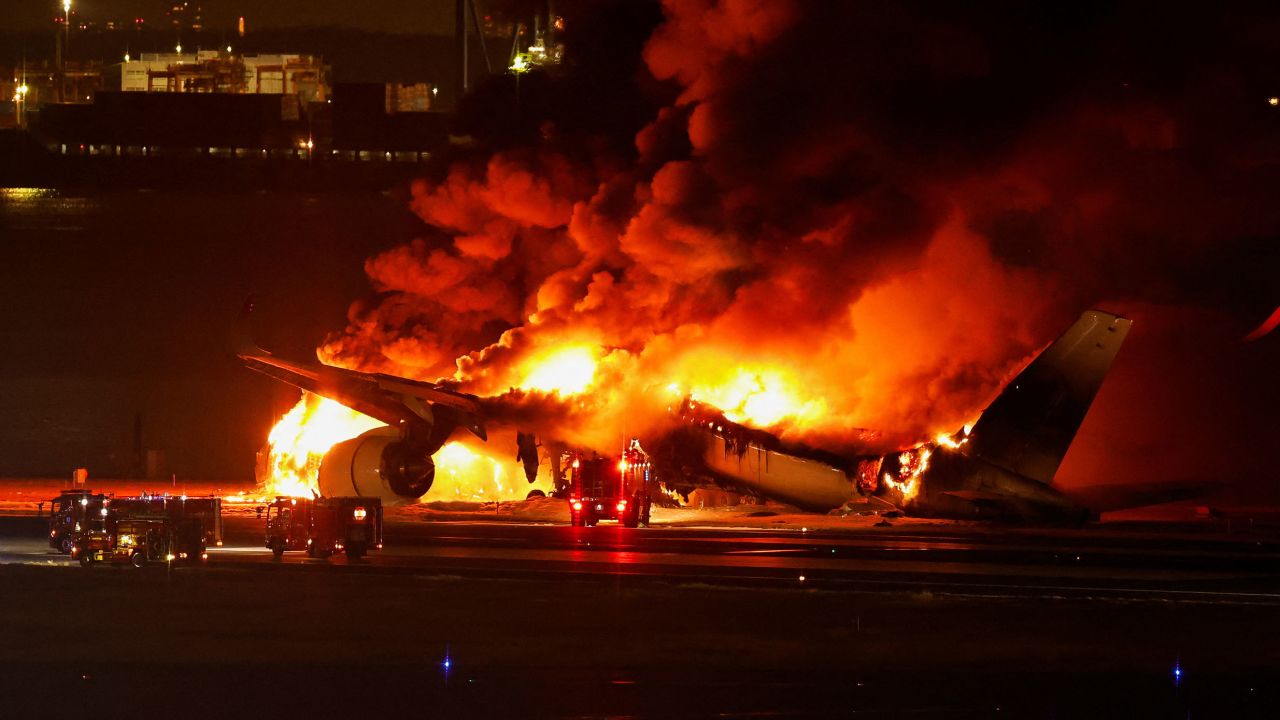 Breaking News: Just Now Matt Monro, Paul Anka, On His Way Back Plane Crash At……..