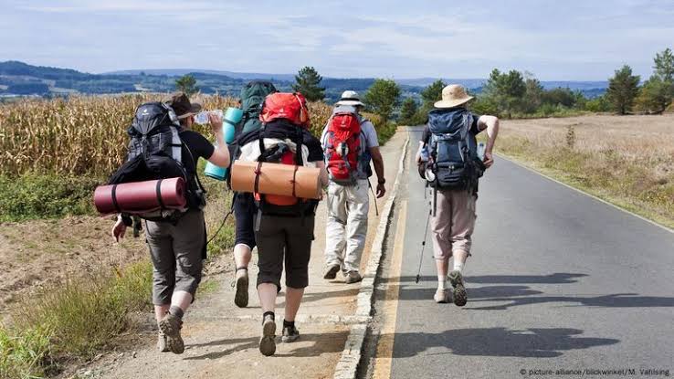 Do you want to make the journey along the Camino de Santiago? Keep your phone at home.
