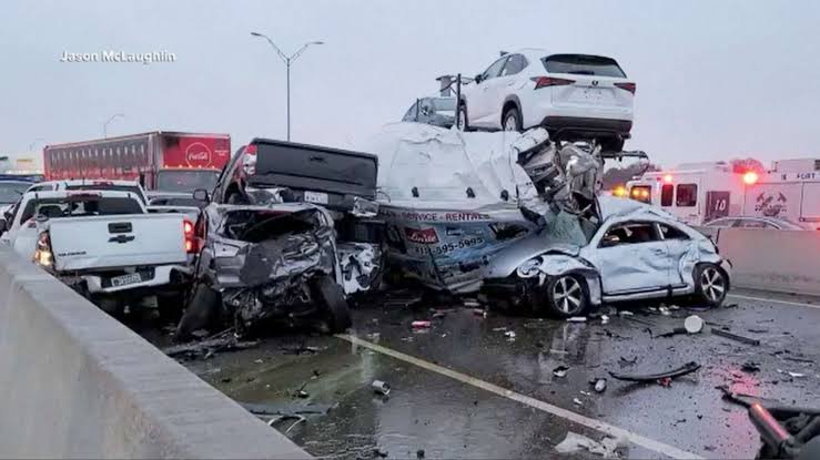 12 teenager’s involved in a massive car crash 4 survived due to the quick emergecy………
