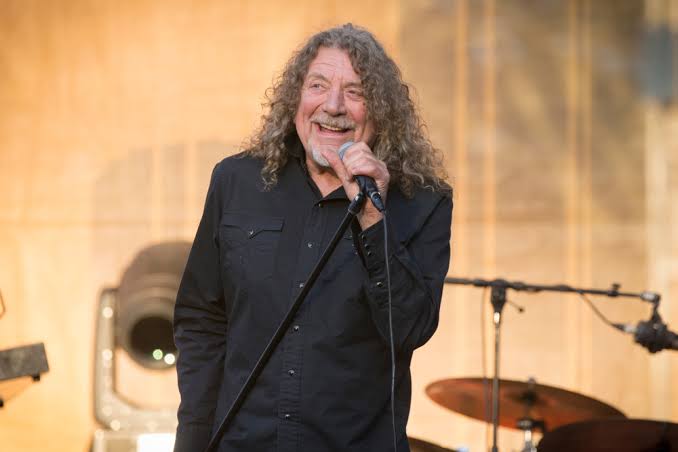 At 76, rock legend Robert Plant was brought to tears during a rare acoustic set at Glastonbury, overwhelmed by a roaring crowd chanting his name. Known for his untouchable presence with Led Zeppelin, Plant showed raw vulnerability as he covered “When The Levee Breaks” with Alison Krauss—his hands covering his face as emotion overtook him. In that powerful moment, the rock god became simply Robert: humbled, human, and deeply moved by the love of his fans…