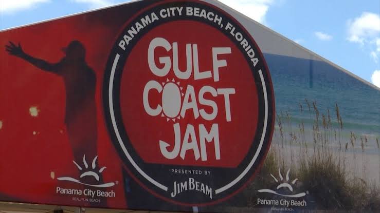 For a third night of fantastic music, thousands of people gather to Gulf Coast Jam.