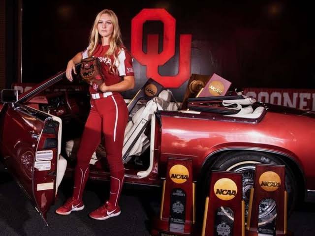 Sydney Barker blasts two monster home runs to propel No. 3 Oklahoma over No. 24 in OU softball.  The Baylor